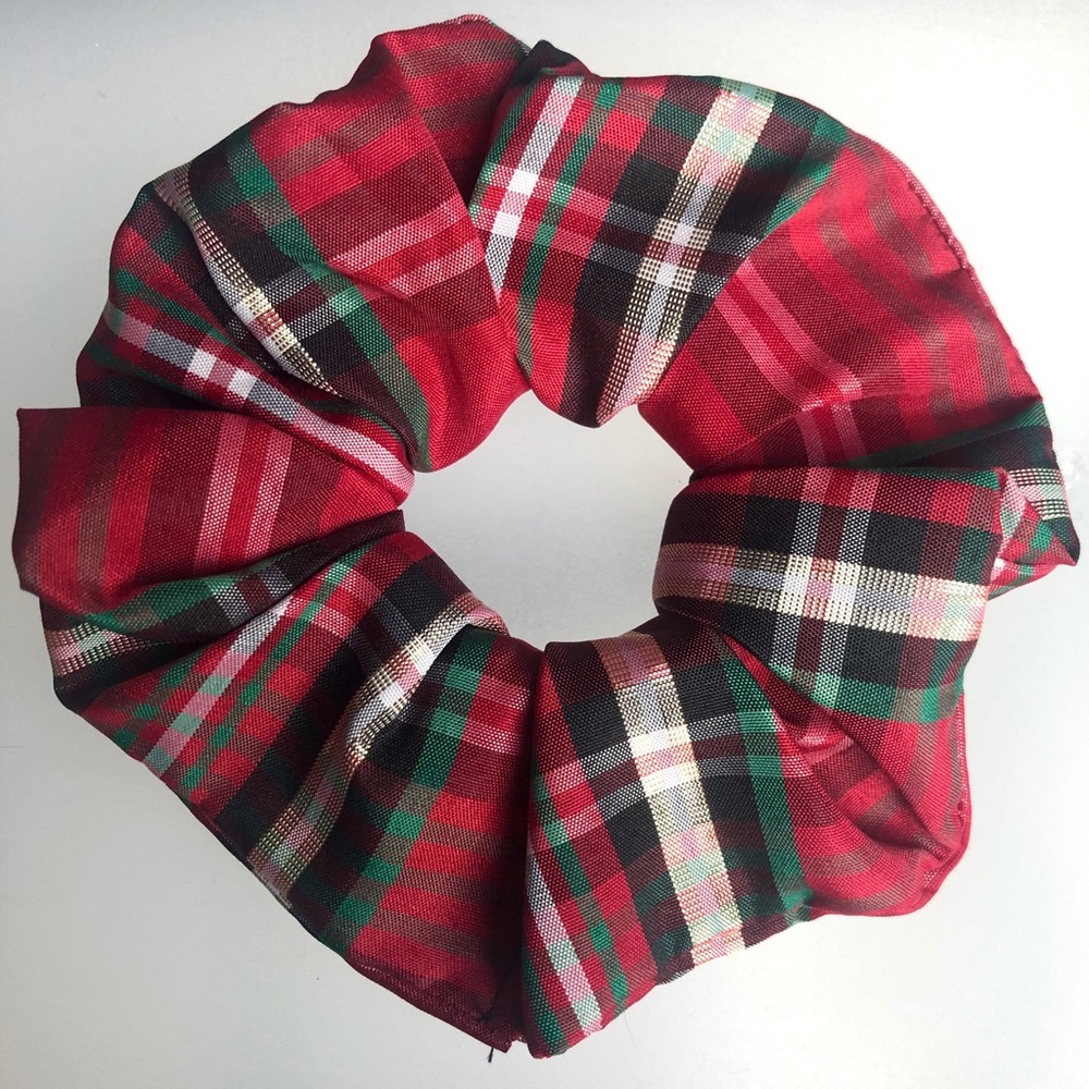 LAST CALL🆕Plaid Christmas Scrunchie